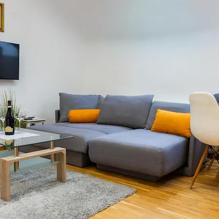 Parkside Garni דירה