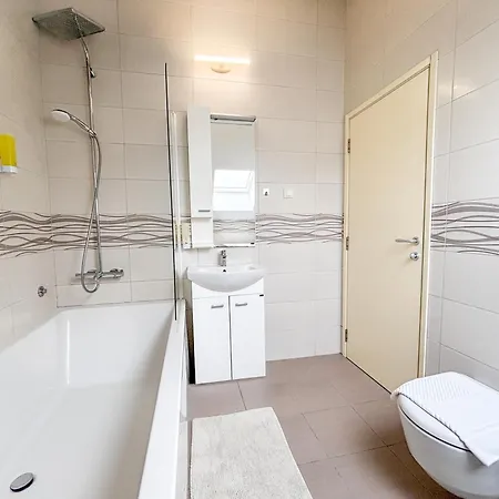 Parkside Garni דירה