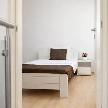 アパート Parkside Garni ノヴィ・サド