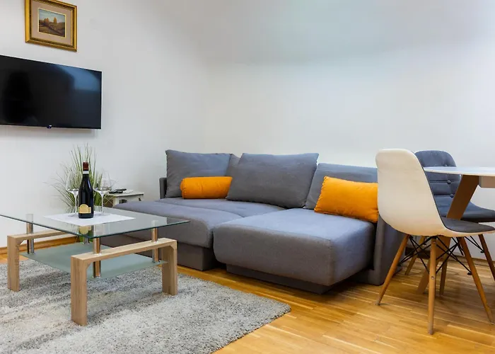 Parkside Garni דירה